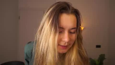 Elizabeth online show from September 15, 6:53 pm