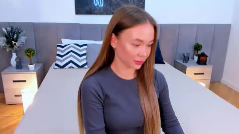 elizabethholt online show from October 14, 5:32 am