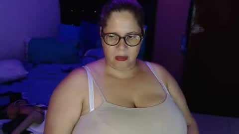 Snapshot of elizabethtaylor1 chatting on September 17, 12:52 pm Elizabeth online show from September 17, 12:52 pm