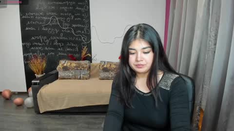 Elizabeth online show from April 10, 6:23 pm