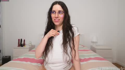 Snapshot of elizathemodel chatting on January 15, 4:00 pm Eliza online show from January 15, 4:00 pm