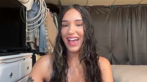 Ella online show from July 25, 1:31 pm