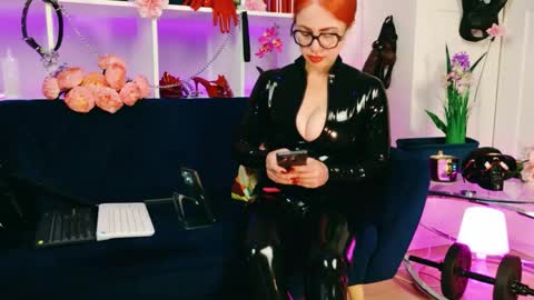 ella_kross online show from April 21, 5:58 am