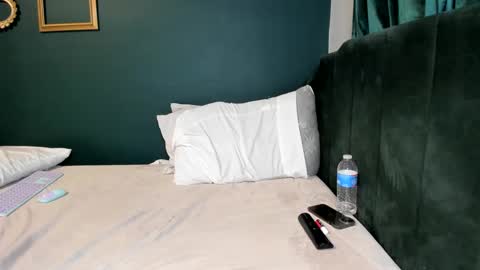 Snapshot of ella_la chatting on January 23, 7:22 am Ella online show from January 23, 7:22 am