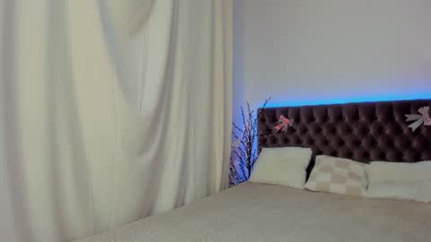 Ella Mayers online show from February 22, 9:37 pm