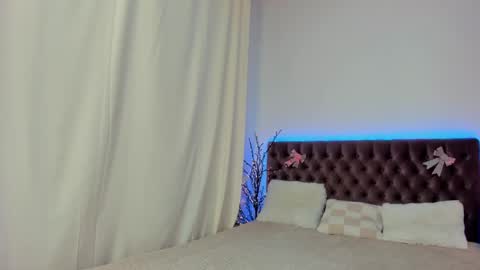 Ella Mayers online show from March 6, 12:54 am