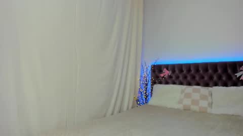 Ella Mayers online show from March 9, 3:43 am