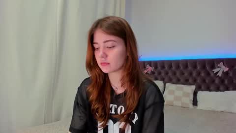 Ella Mayers online show from March 5, 9:48 pm