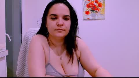 Ella online show from April 10, 7:07 pm