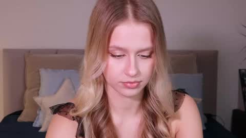 Ella online show from February 22, 7:36 pm