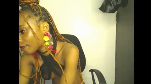 ella online show from April 10, 7:13 am