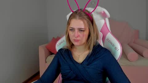 EllaBells online show from April 14, 5:33 am