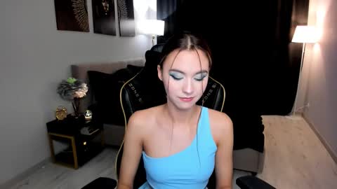 ellacurtis online show from January 15, 7:00 pm