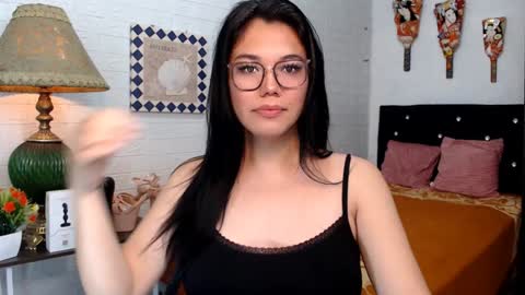 Snapshot of ellahollywood1818 chatting on December 2, 4:13 am CINDERELLA online show from December 2, 4:13 am