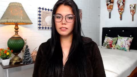 Snapshot of ellahollywood1818 chatting on December 8, 1:14 pm CINDERELLA online show from December 8, 1:14 pm