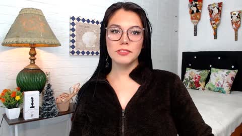 Snapshot of ellahollywood1818 chatting on December 9, 9:06 am CINDERELLA online show from December 9, 9:06 am