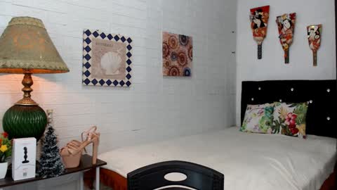 Snapshot of ellahollywood1818 chatting on December 10, 8:08 am CINDERELLA online show from December 10, 8:08 am