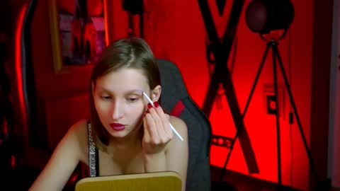 Ella online show from March 19, 5:07 pm