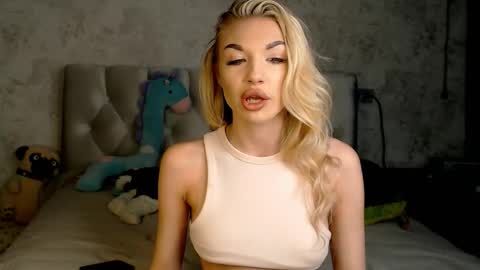 ellamilla online show from March 13, 1:58 pm