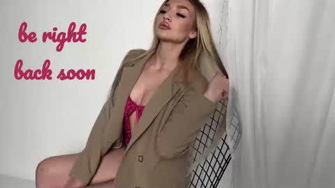 ellamilla online show from July 21, 1:35 pm