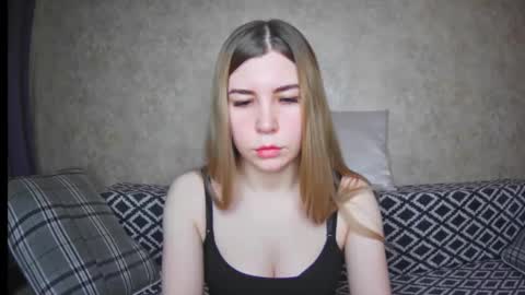 EllaNuar online show from December 9, 2:02 am