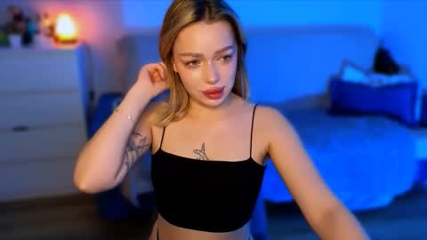 Ella online show from November 10, 5:21 am