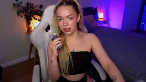 Ella online show from August 9, 6:19 am