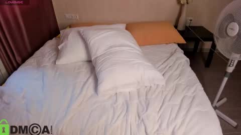 elle_ellise online show from October 2, 6:56 am