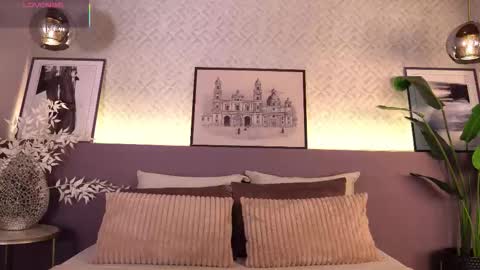 Elle Diane online show from March 5, 10:30 pm