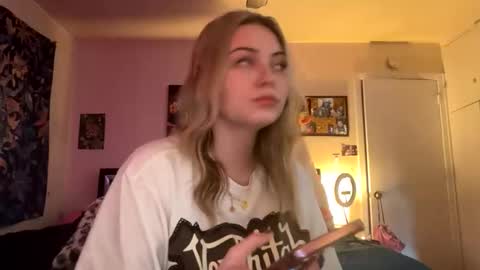 ellejess online show from March 1, 8:35 pm