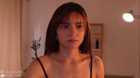 Snapshot of ellelure_ chatting on February 1, 9:51 pm Linda Restrepo online show from February 1, 9:51 pm