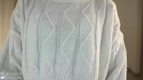 Snapshot of ellelure_ chatting on February 3, 7:10 pm Linda Restrepo online show from February 3, 7:10 pm