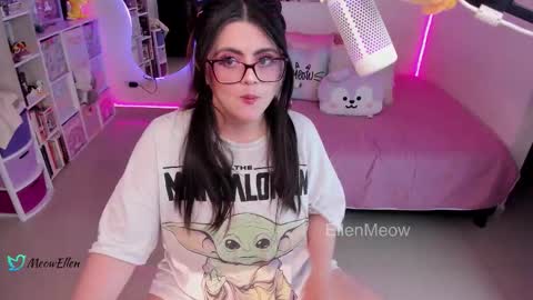 Snapshot of ellen_meow chatting on October 20, 8:08 am Meow in da house  . online show from October 20, 8:08 am