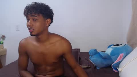 Snapshot of ellie_andy19 chatting on February 20, 4:39 am kev  dani online show from February 20, 4:39 am