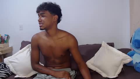 Snapshot of ellie_andy19 chatting on February 17, 3:15 am kev  dani online show from February 17, 3:15 am