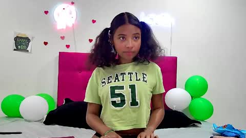 ellie_cute7 online show from April 2, 7:32 pm