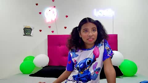 ellie_cute7 online show from April 4, 7:10 pm