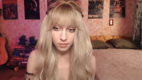 ellie_friendly online show from February 20, 12:15 pm