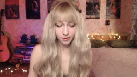 ellie_friendly online show from January 20, 12:15 am