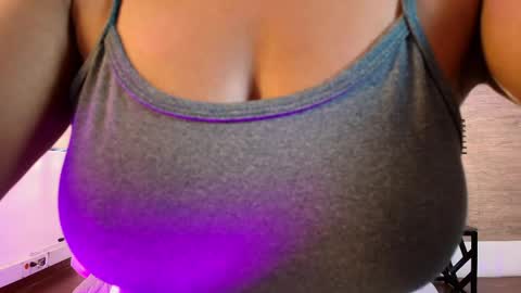 elliee_alves online show from June 5, 5:40 pm