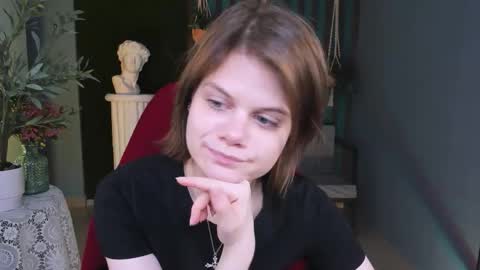 elliemurler online show from November 24, 9:08 am