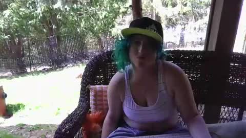 Elliohh online show from April 22, 6:15 pm