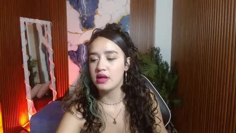 ellis_tay online show from March 30, 11:43 am