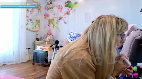 Ella Bella Bo Bella online show from November 19, 5:56 pm