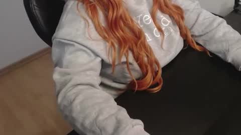 Elly online show from December 16, 7:31 pm