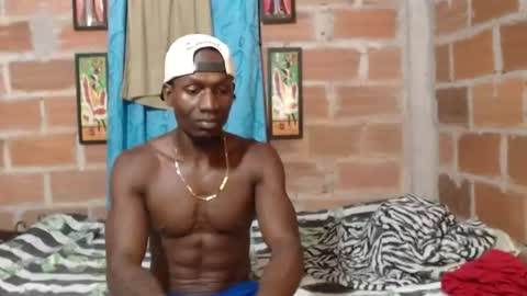 elmiltonnjakee online show from June 16, 1:53 am