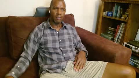 My name is Elmore. Please say hello I like to chat with you. If you have requests or dirty talk please use tip online show from November 16, 4:03 am