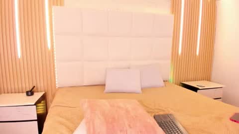 elody_rousse online show from November 25, 12:37 pm