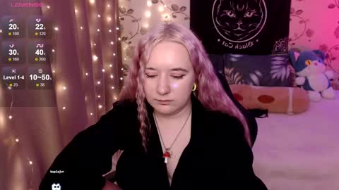 Snapshot of elovinora chatting on December 5, 10:17 pm Ela give me a thumbs up if you like it  and this is important for the development of the account online show from December 5, 10:17 pm