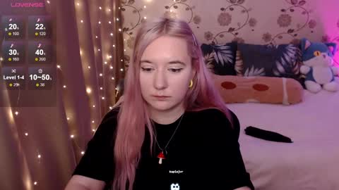 Snapshot of elovinora chatting on December 13, 2:49 pm Ela give me a thumbs up if you like it  and this is important for the development of the account online show from December 13, 2:49 pm